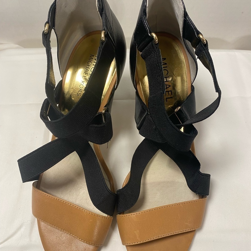 Wendy Strappy Stretch Sandal, Black/Tan
Brand: MICHAEL Michael Kors EUC - Picture 4 of 10